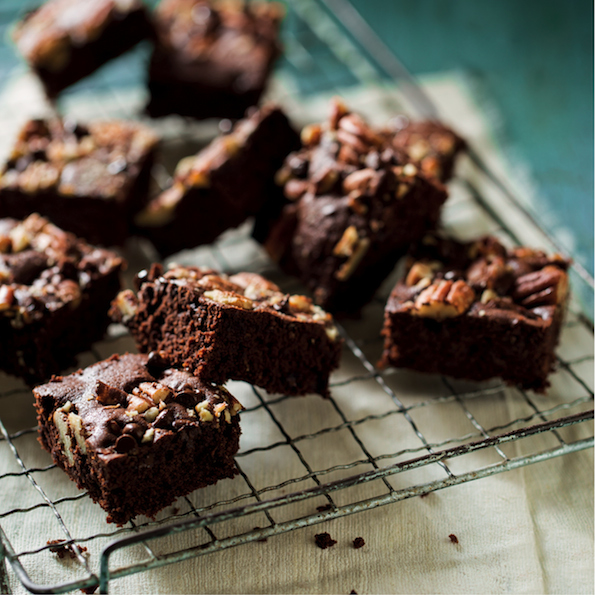 You are currently viewing Chocolate chip, orange and pecan brownies