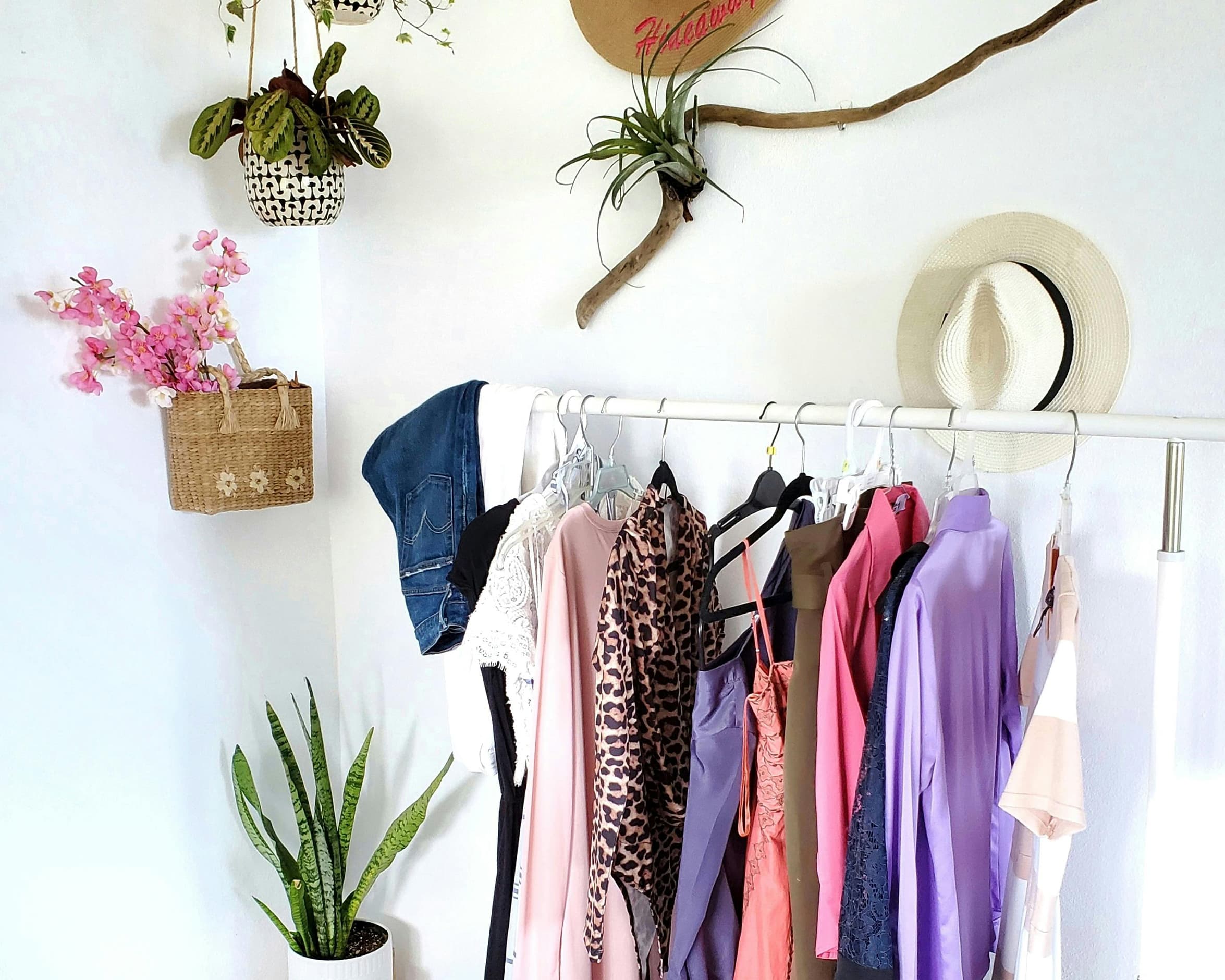 You are currently viewing 5 Tips to creating a spring capsule wardrobe  