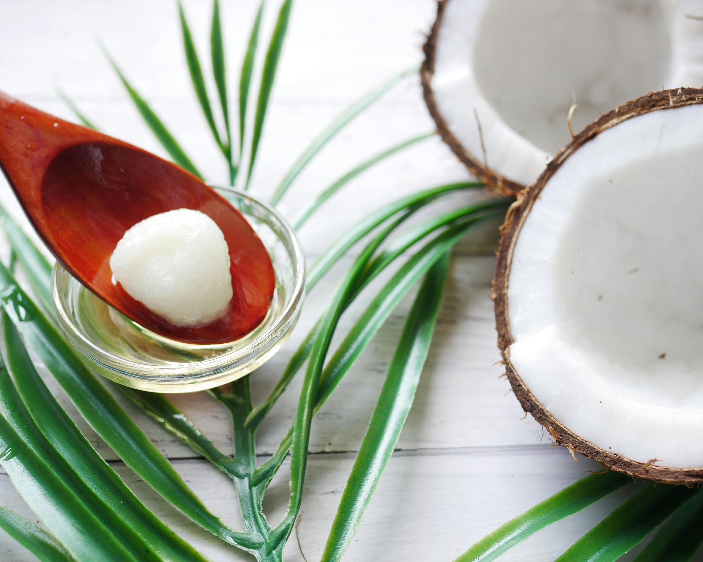 You are currently viewing 4 ways to use coconut oil outside of the kitchen 