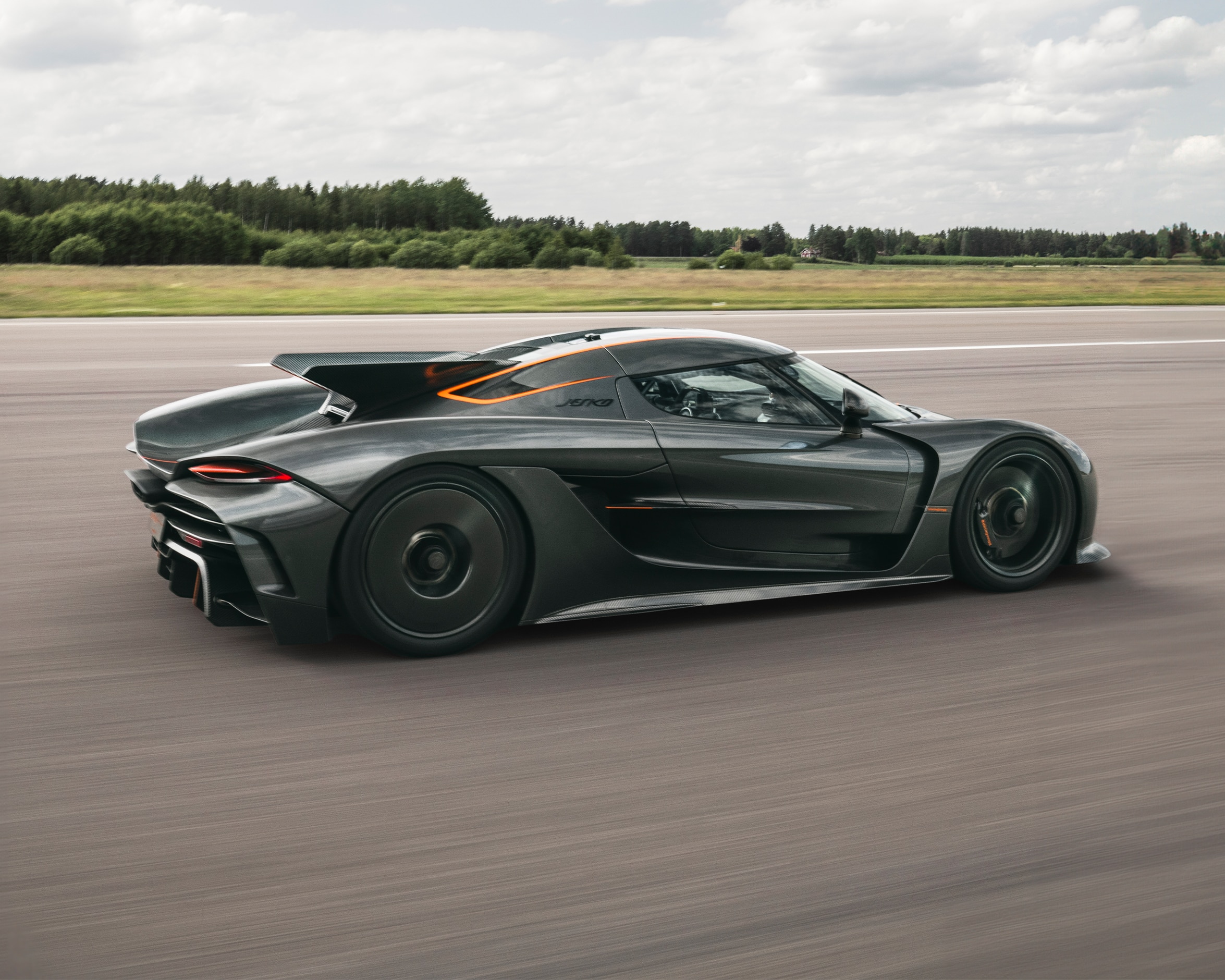 You are currently viewing Koenigsegg Jesko Absolut: Speeding into the record books