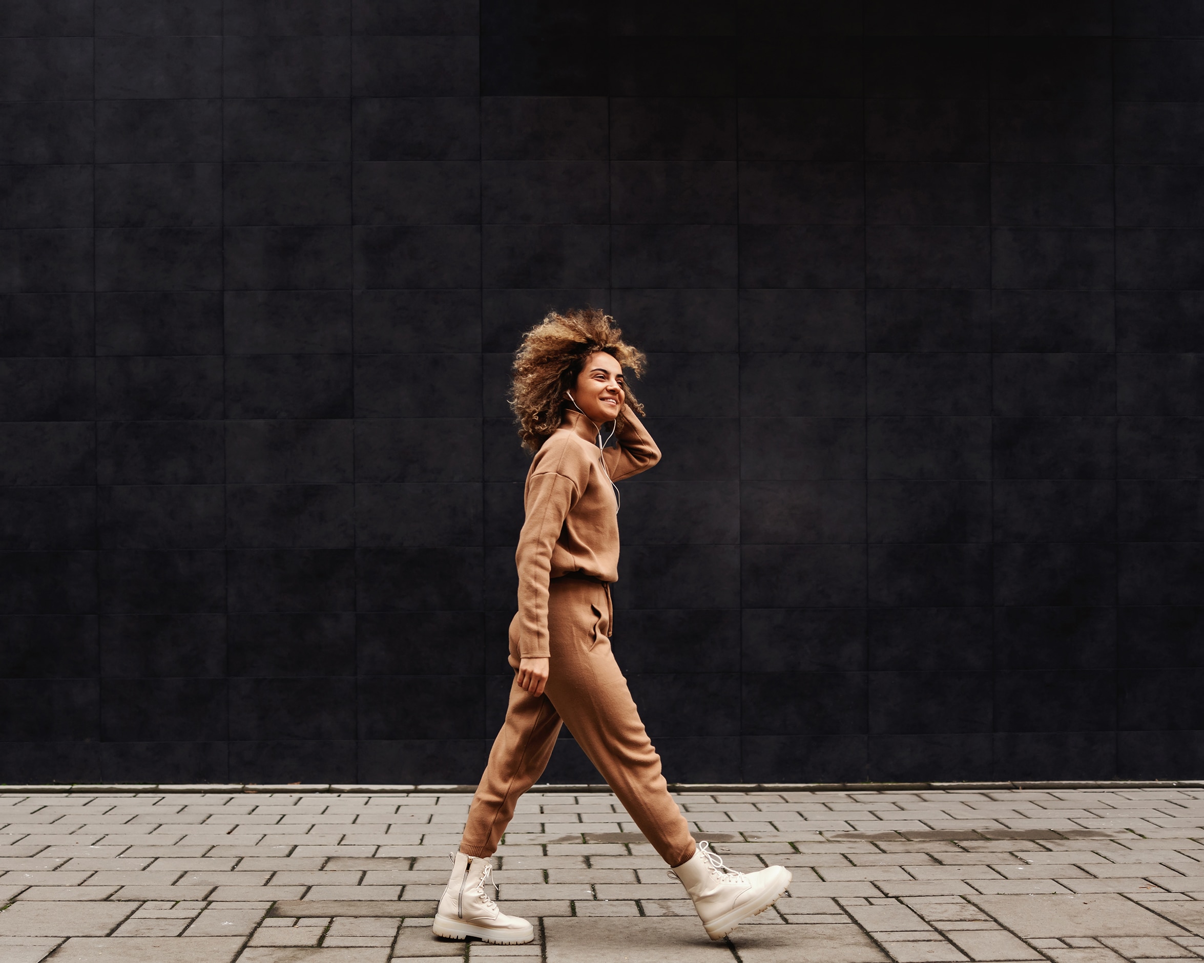 You are currently viewing 3 Ways to wear sweatpants and still look chic