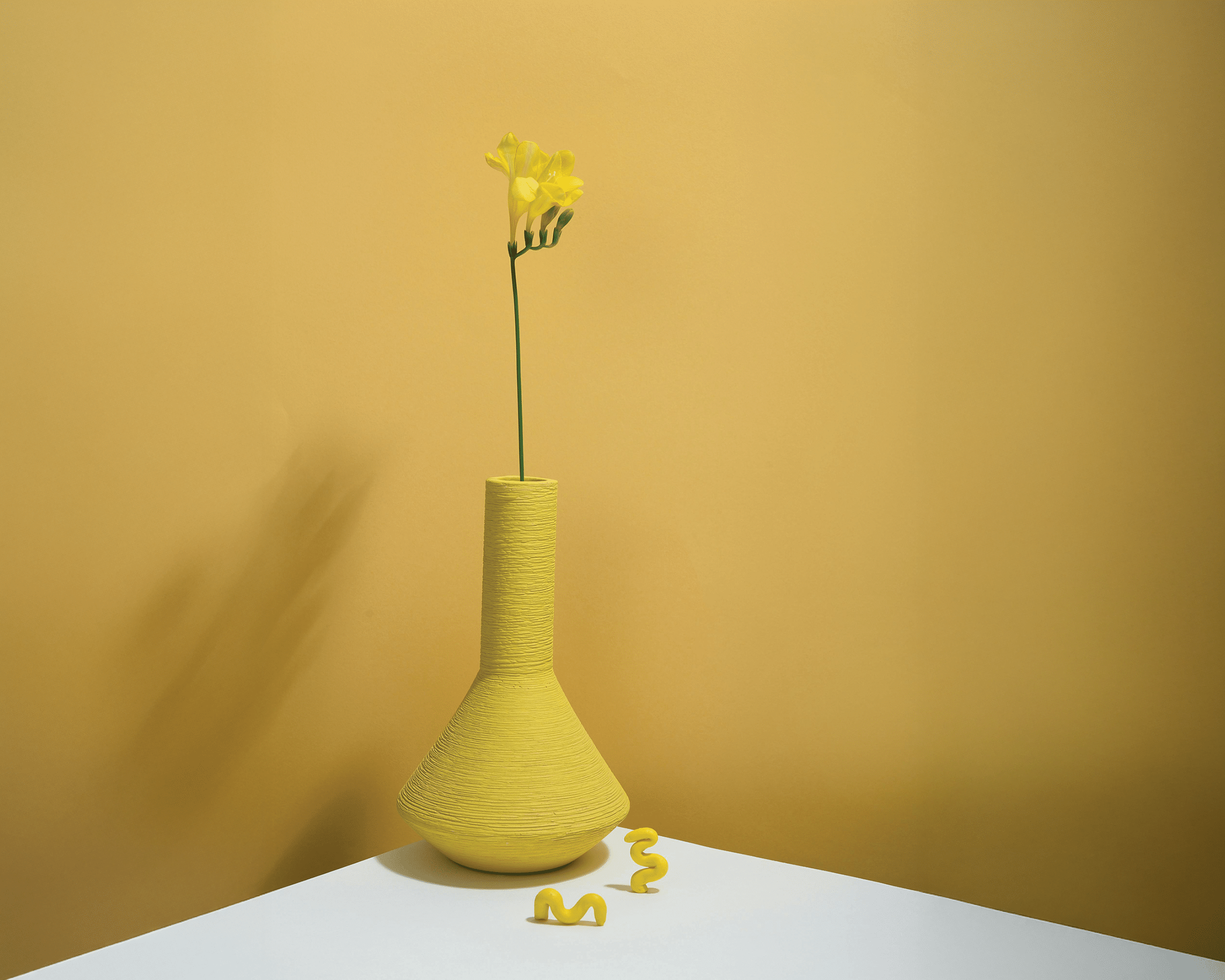 You are currently viewing Experts share the latest on the trendy yellow in decor 