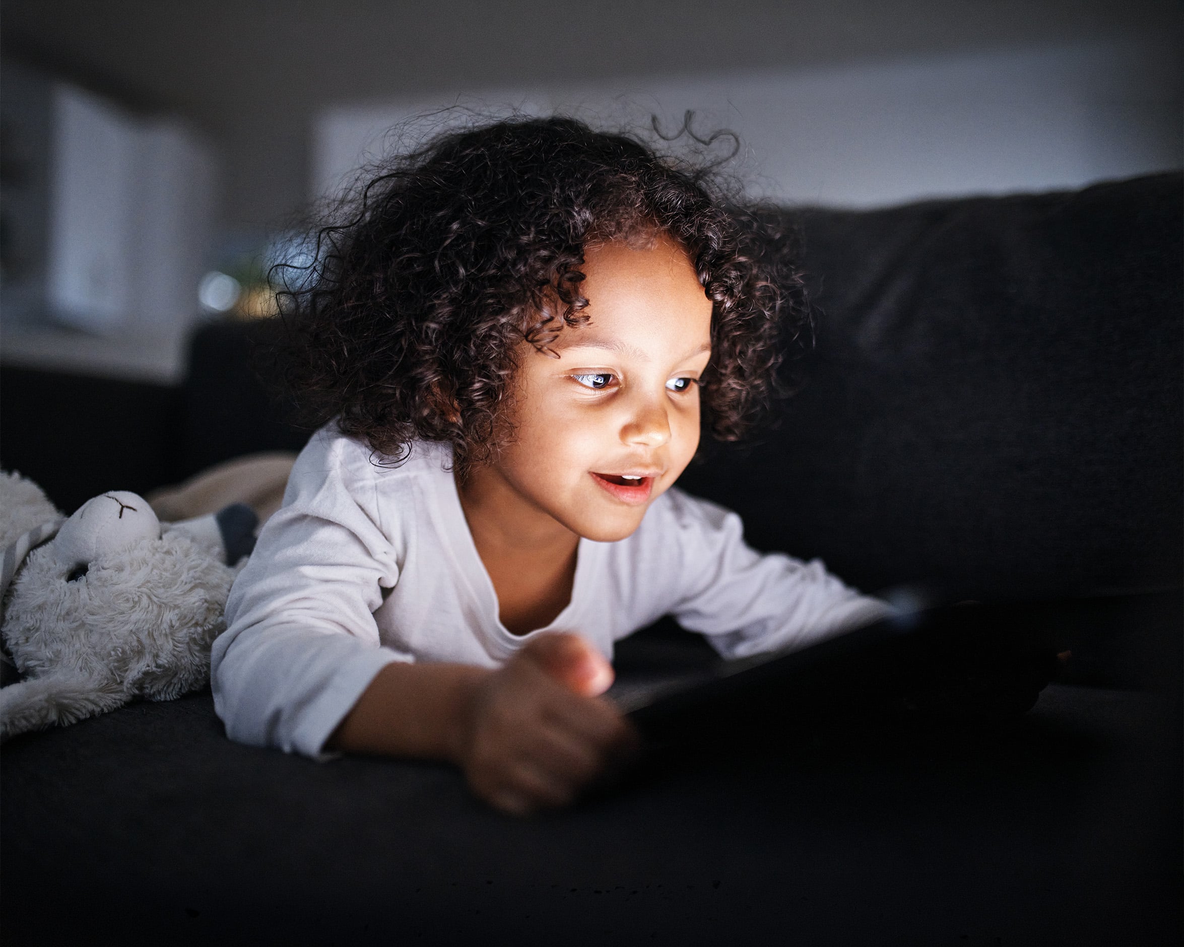 You are currently viewing Toddler screen time explained: What parents should know
